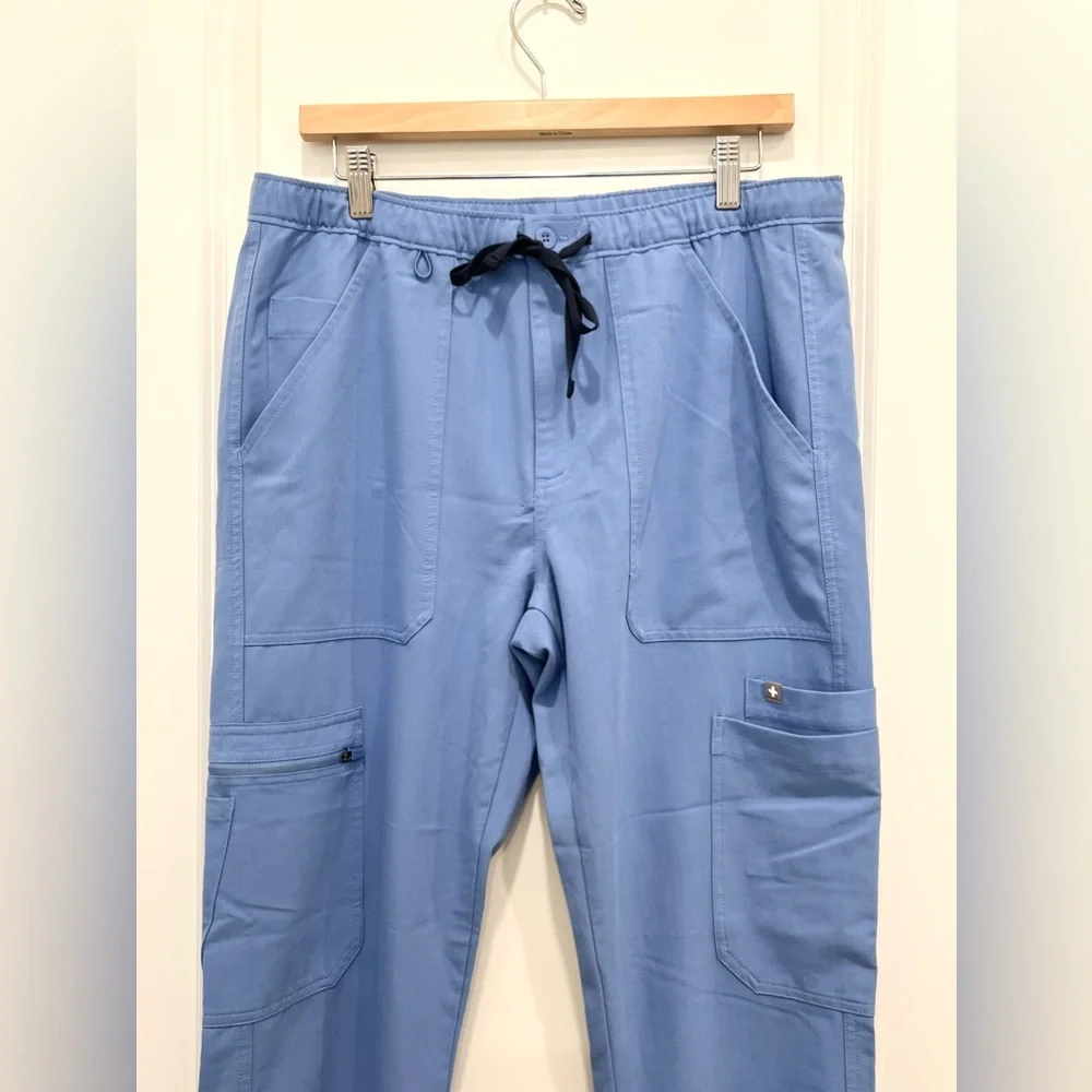 FIGS Men’s Technical Collection Cargo Scrub Pants - Picture 7 of 9